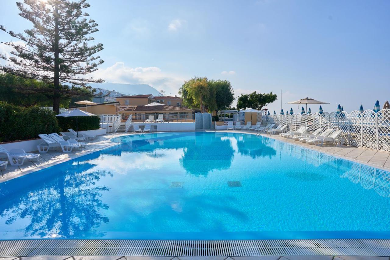 Villaggio Santa Maria Capo Vaticano Esterno foto